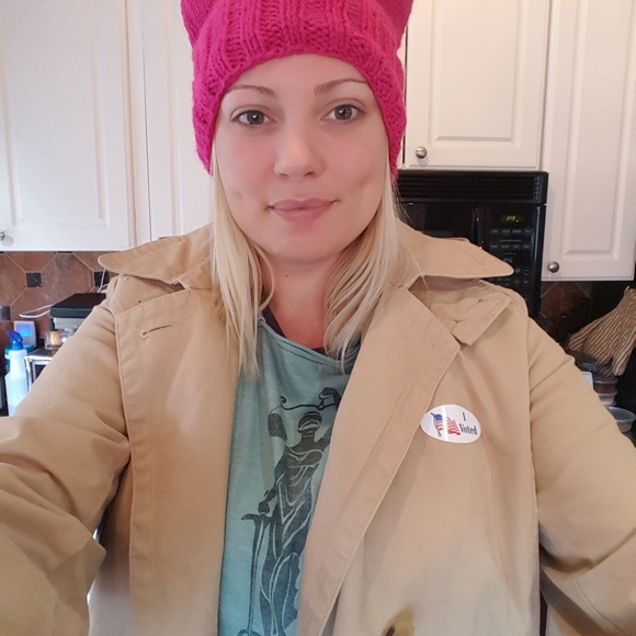 Meet your posher, Perry - Picture 6 of 6